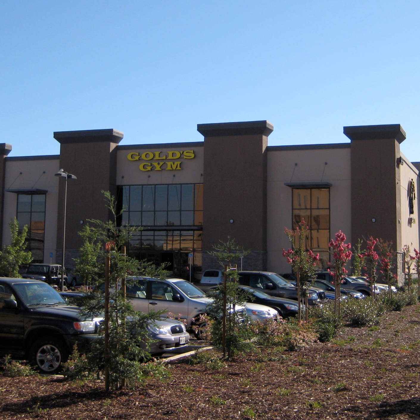 Gold’s Gym Fitness Center _ Natomas, CA _ 42,000 SF _ Health Club